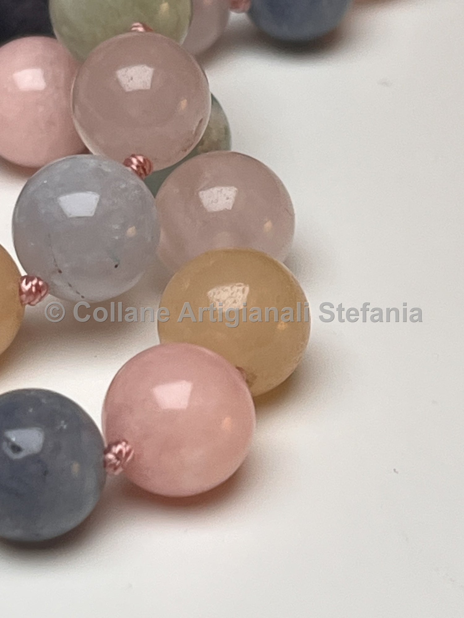 Collana con pietre dure di Morganite di qualità.
