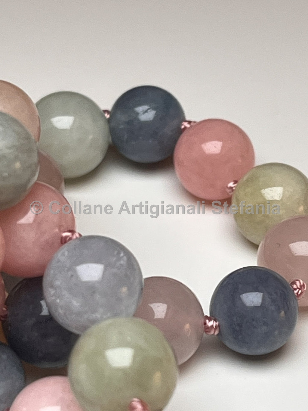 Collana con pietre dure di Morganite di qualità.