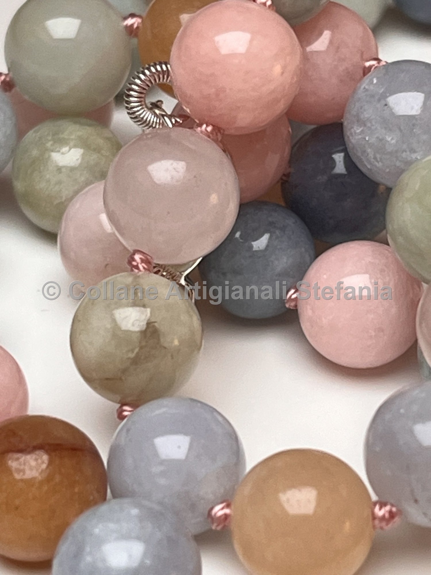 Collana con pietre dure di Morganite di qualità.