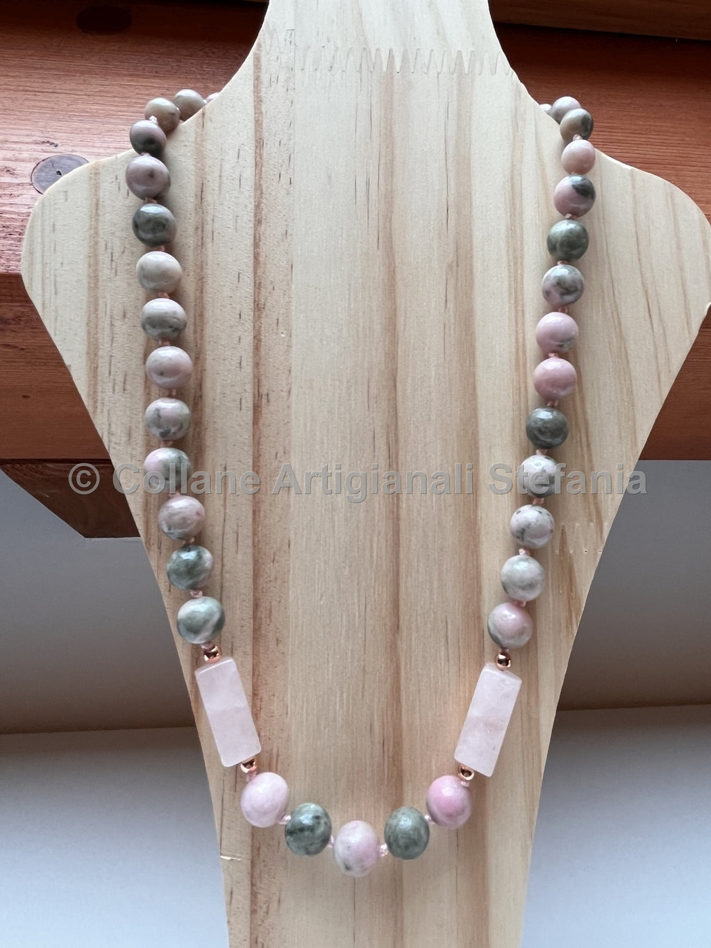 Collana con pietre dure di Quarzite di ottima qualità