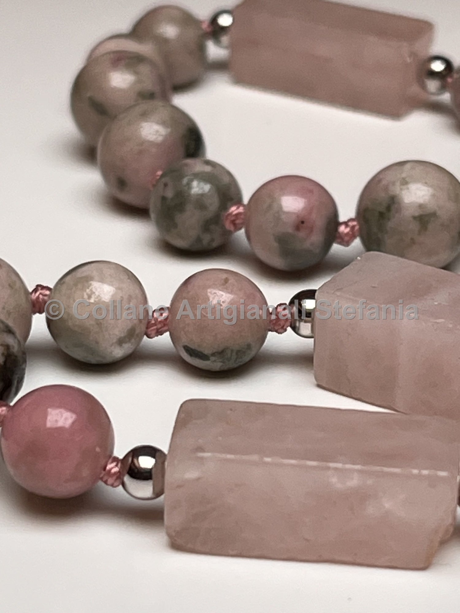 Collana con pietre dure di Quarzite di ottima qualità