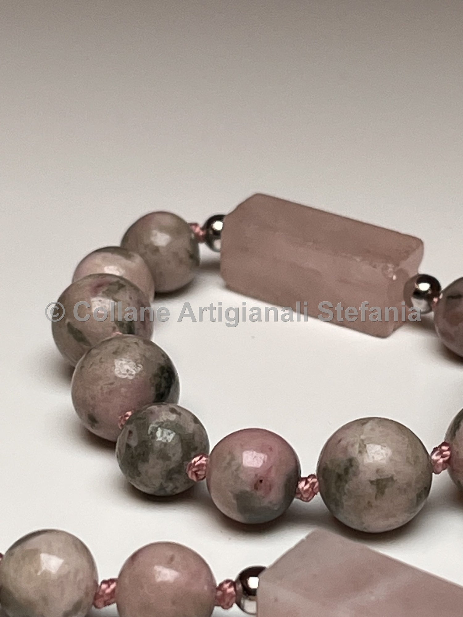 Collana con pietre dure di Quarzite di ottima qualità