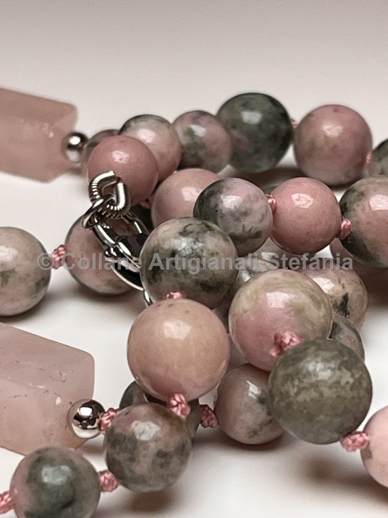 Collana con pietre dure di Quarzite di ottima qualità