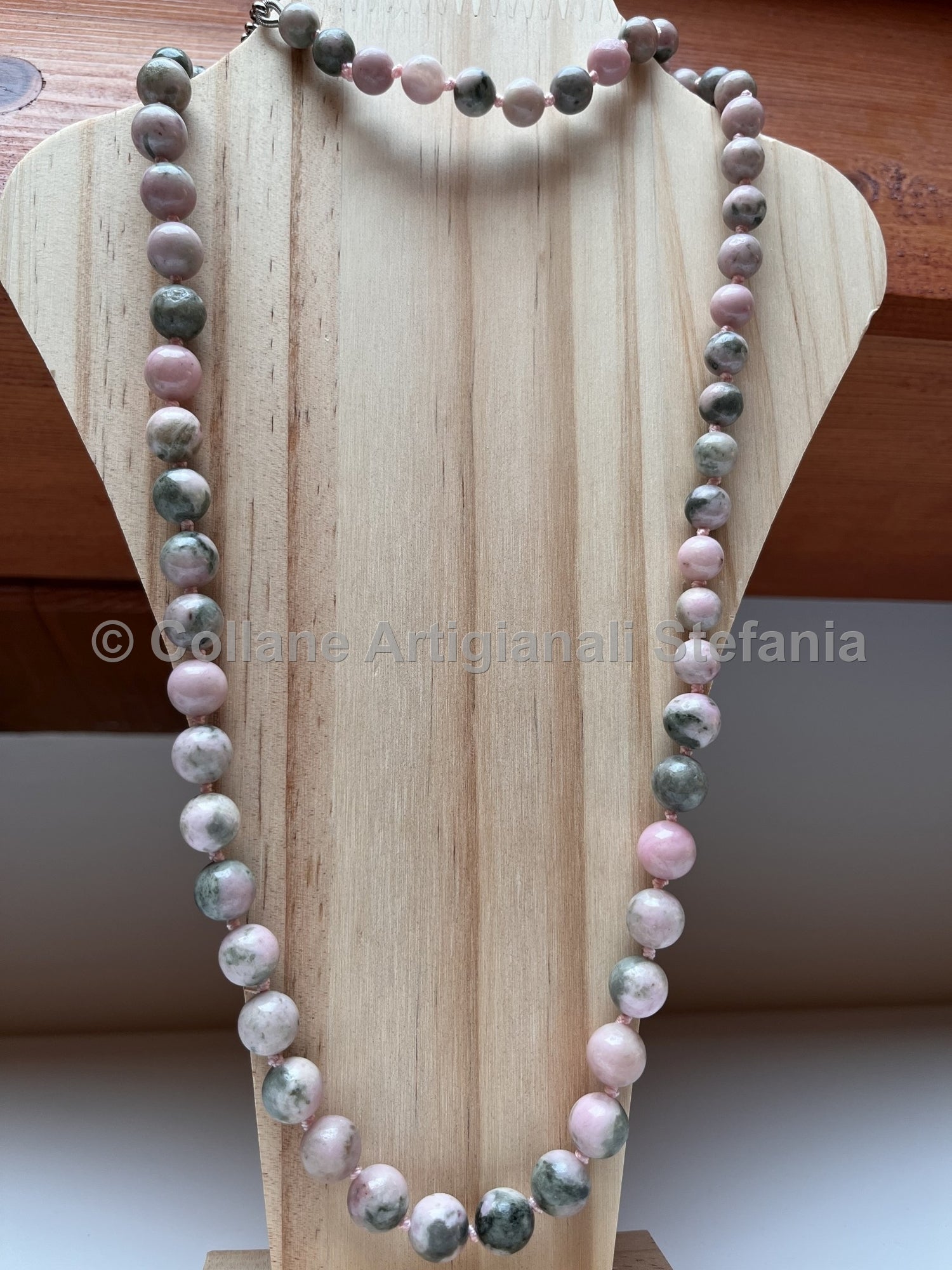Collana con pietre dure di Quarzite di ottima qualità