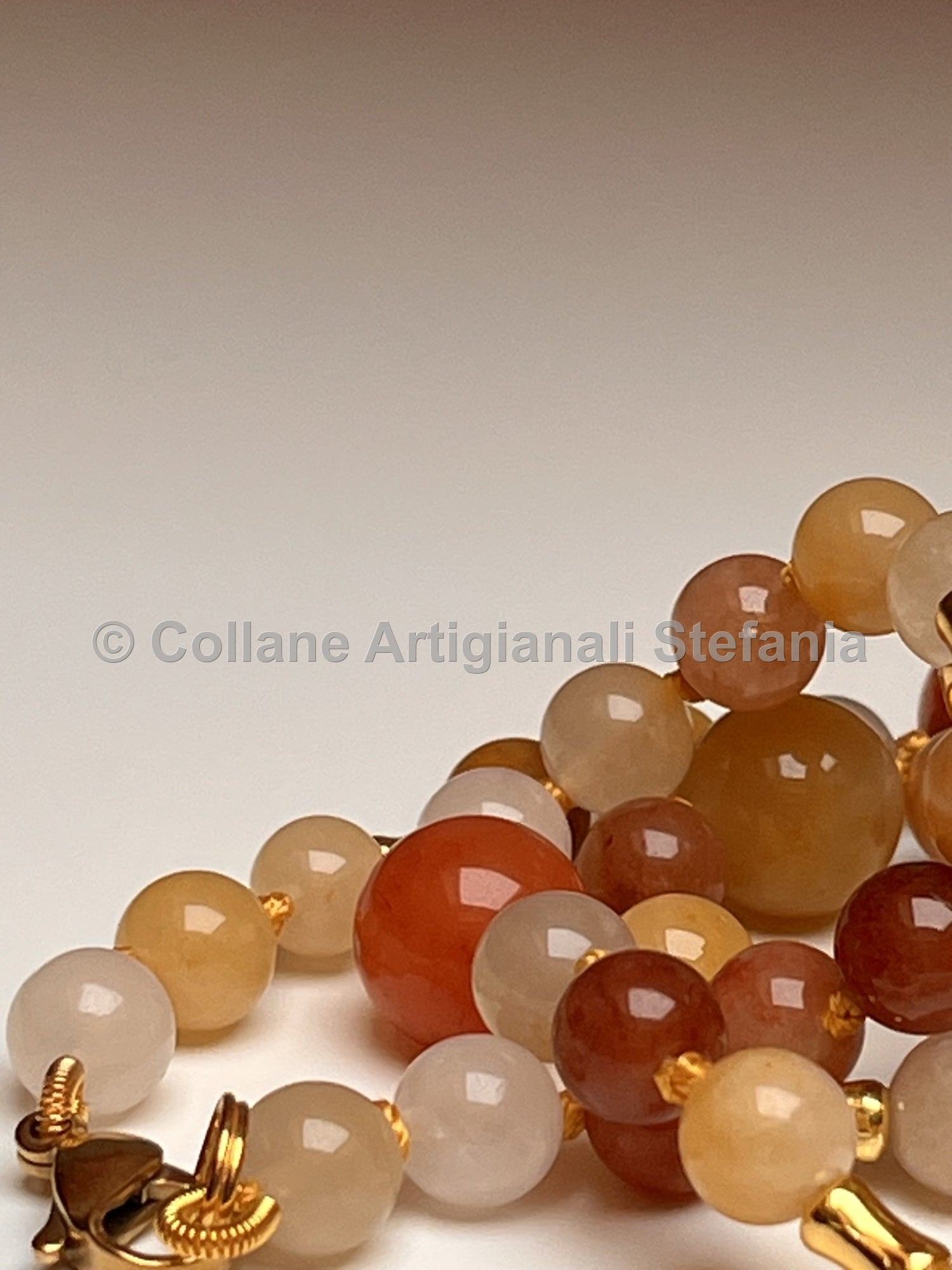 Collana con pietre dure di Giada vari colori.