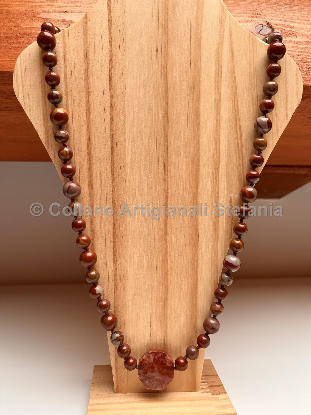 Collana con pietre dure di Noreena Diaspro.