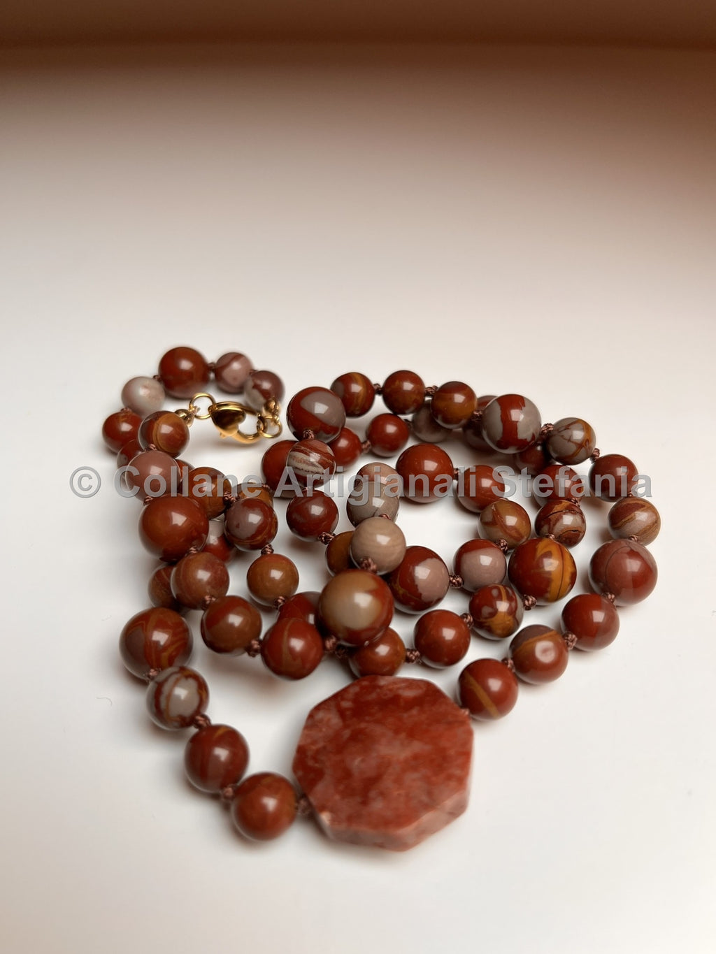 Collana con pietre dure di Noreena Diaspro.