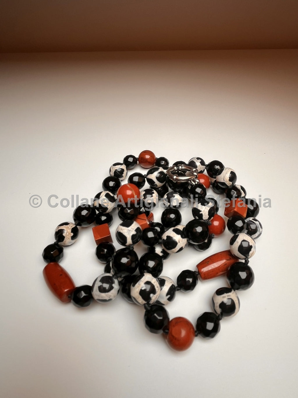 Collana con pietre dure di Onice nero, Agata Tibetana e Diaspro.