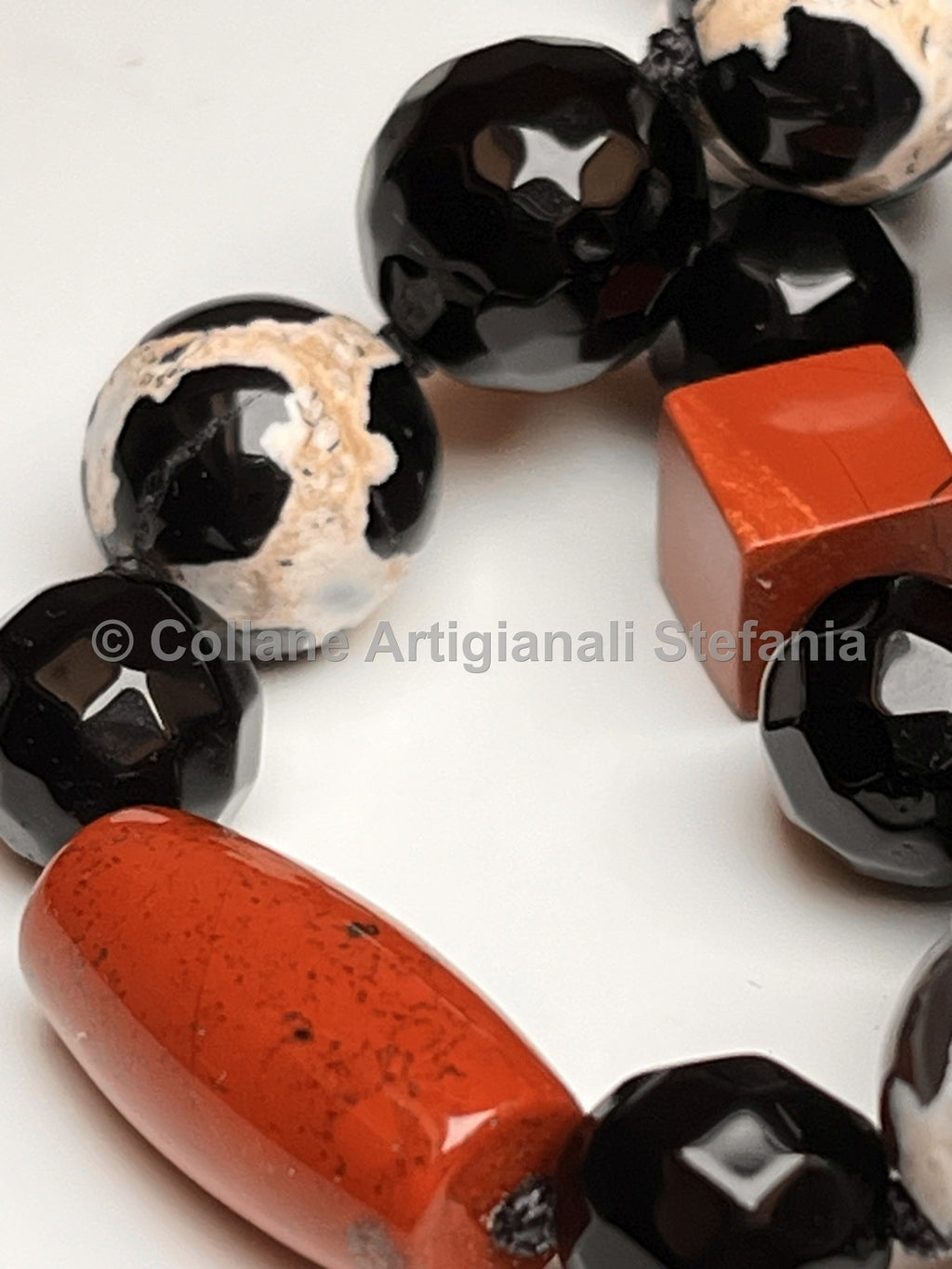 Collana con pietre dure di Onice nero, Agata Tibetana e Diaspro.