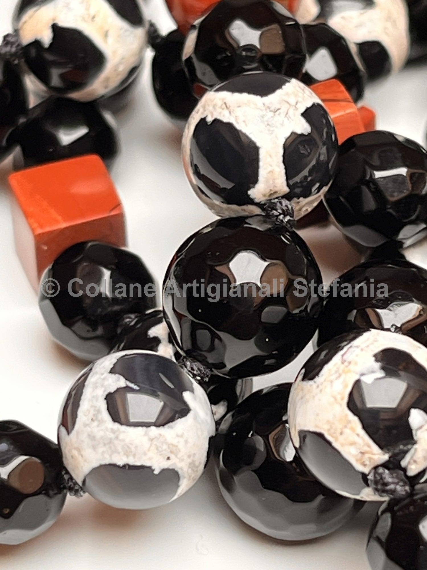 Collana con pietre dure di Onice nero, Agata Tibetana e Diaspro.