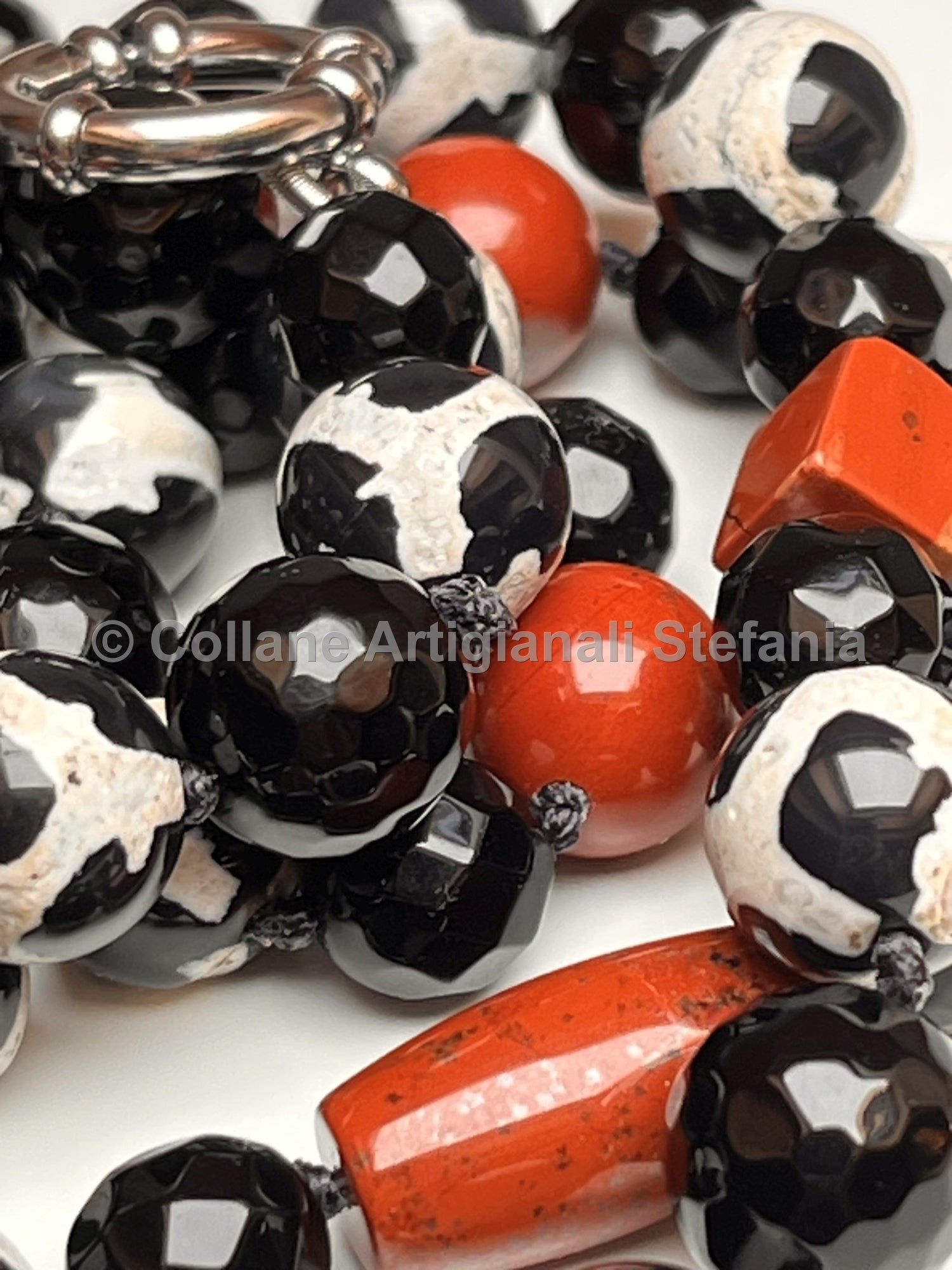 Collana con pietre dure di Onice nero, Agata Tibetana e Diaspro.