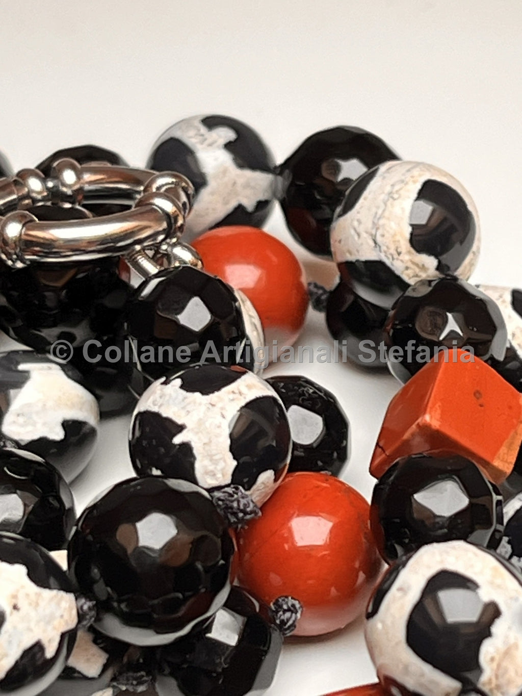 Collana con pietre dure di Onice nero, Agata Tibetana e Diaspro.