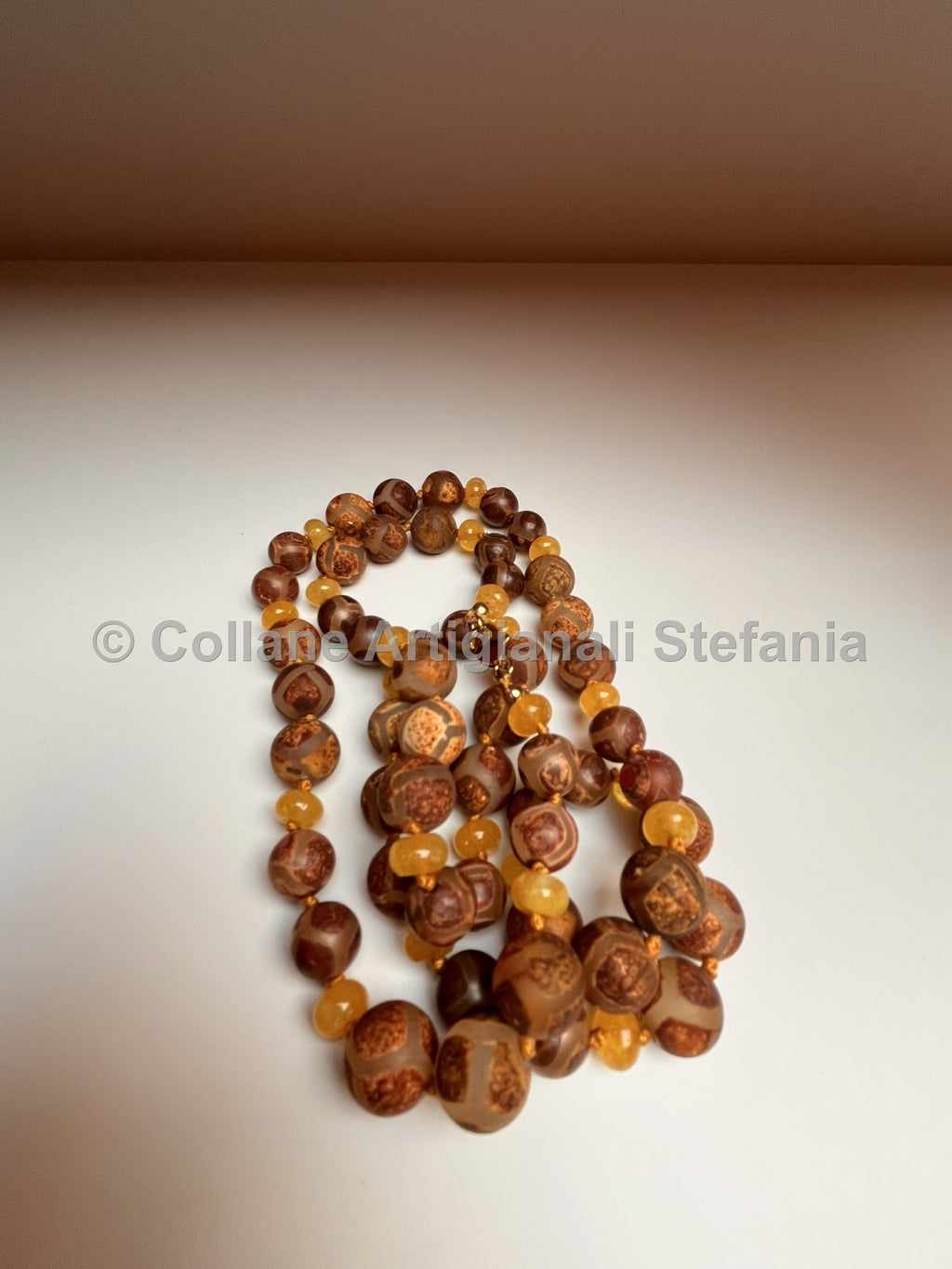 Collana con pietre dure di Agata Tibetana e Calcedonio