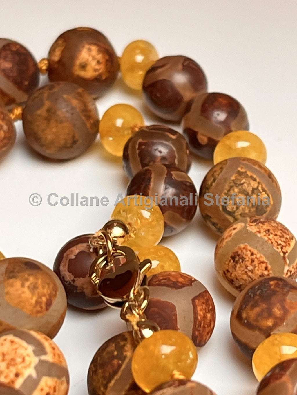Collana con pietre dure di Agata Tibetana e Calcedonio