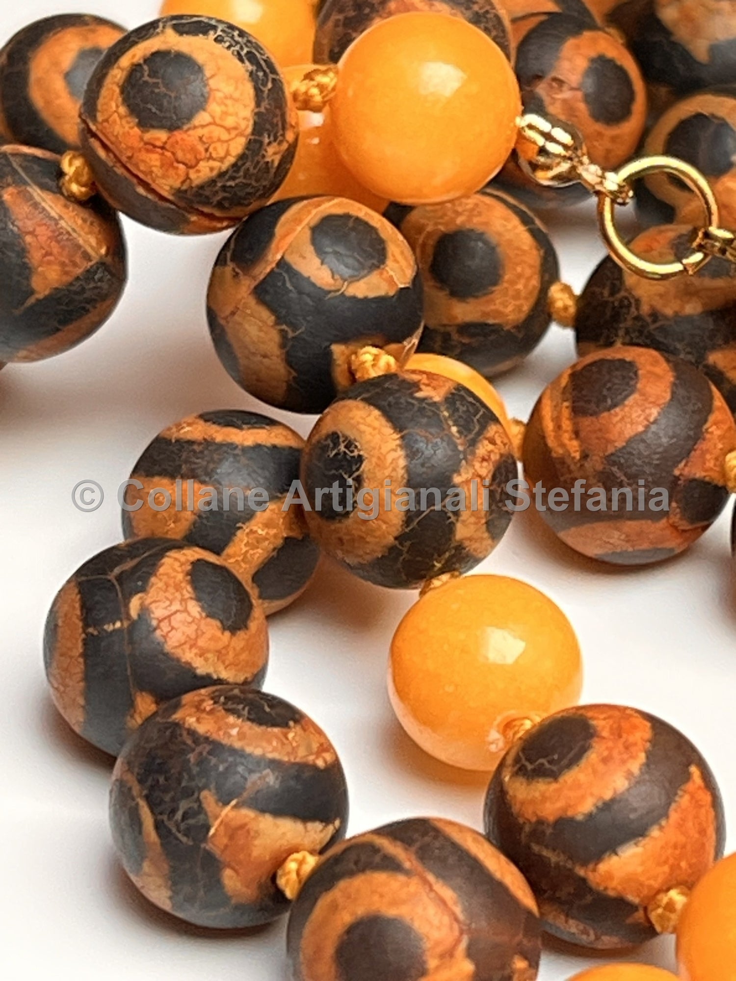 Collana con pietre dure di Agata Tibetana e Calcedonio