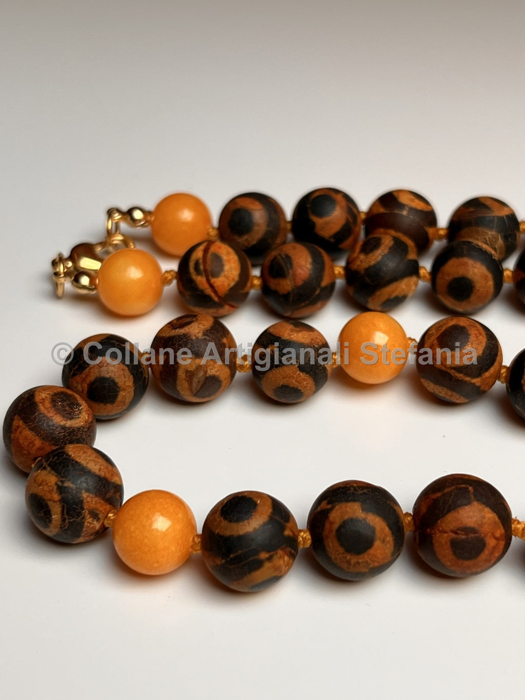 Collana con pietre dure di Agata Tibetana e Calcedonio
