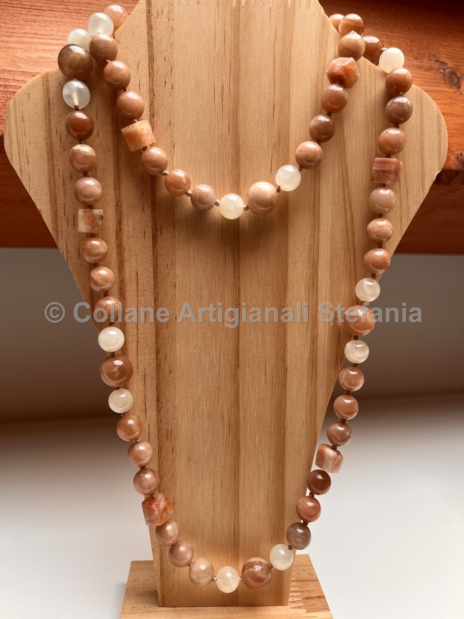 Collana con pietre dure di Pietra di Luna