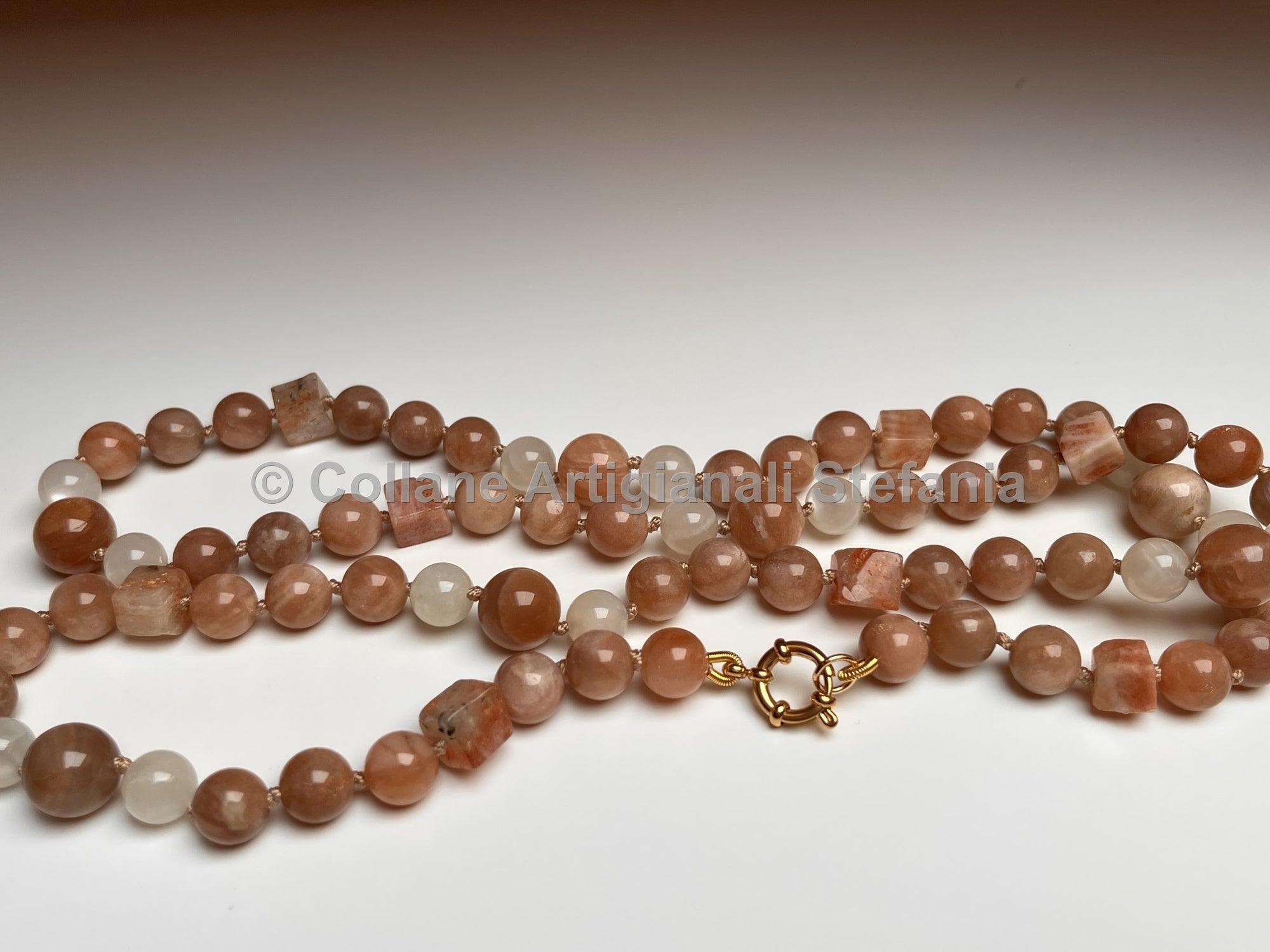 Collana con pietre dure di Pietra di Luna