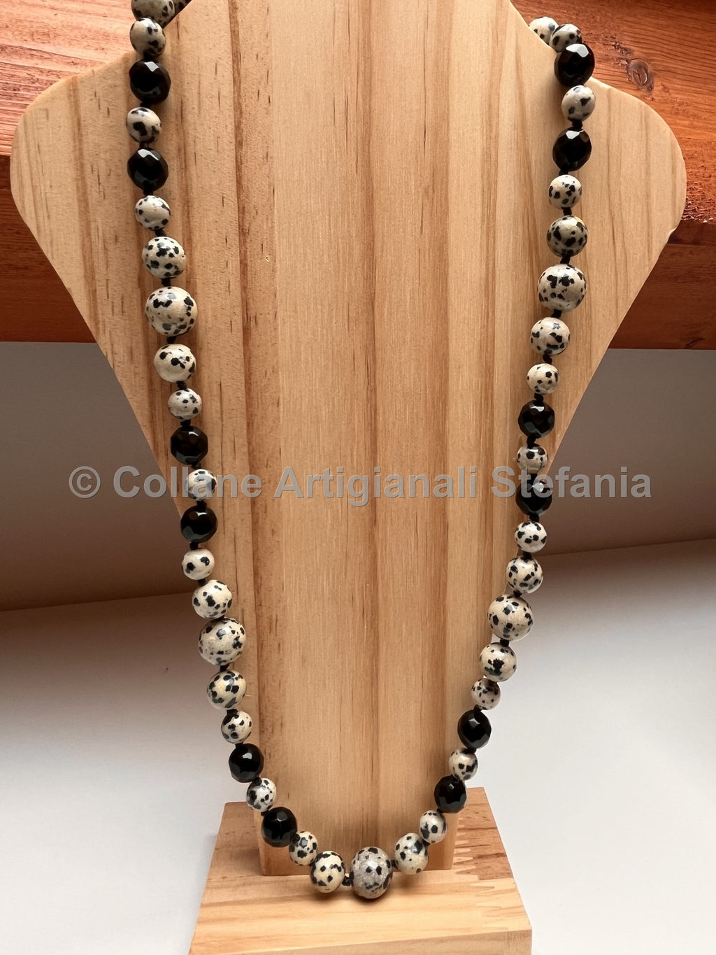 Collana con pietre dure di Diaspro Dalmata.