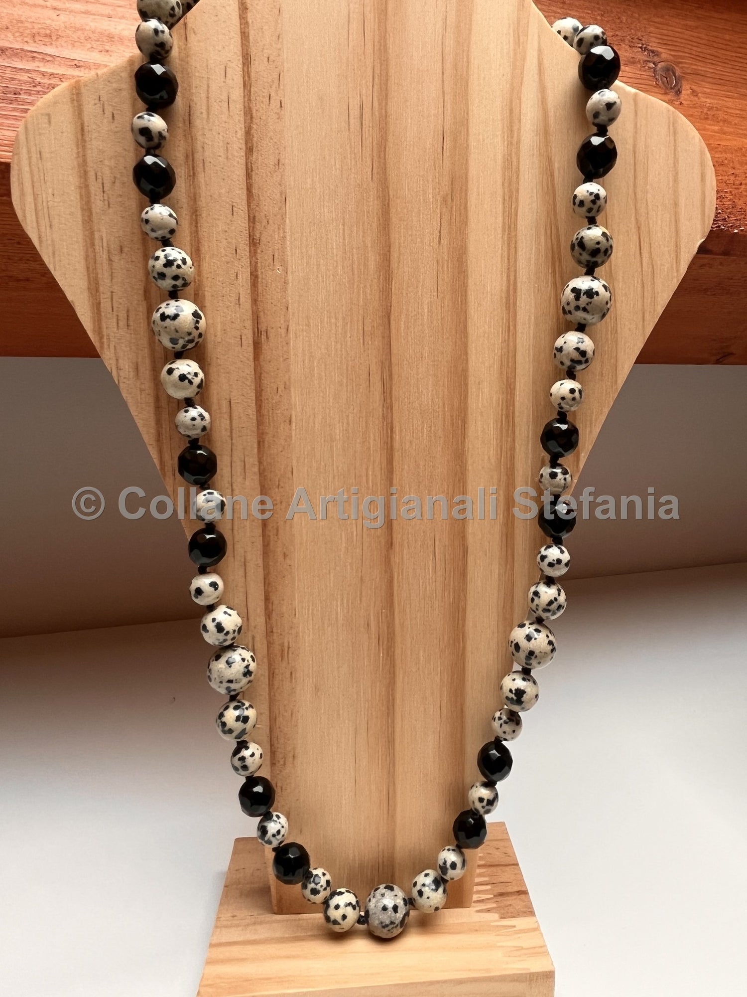 Collana con pietre dure di Diaspro Dalmata.
