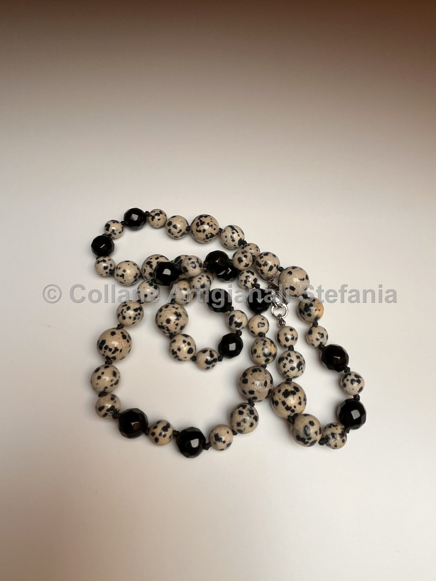 Collana con pietre dure di Diaspro Dalmata.