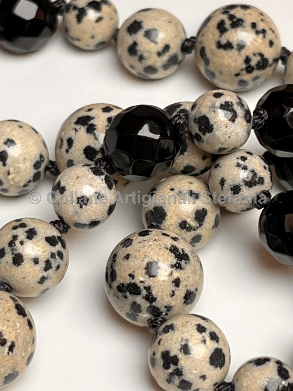 Collana con pietre dure di Diaspro Dalmata.
