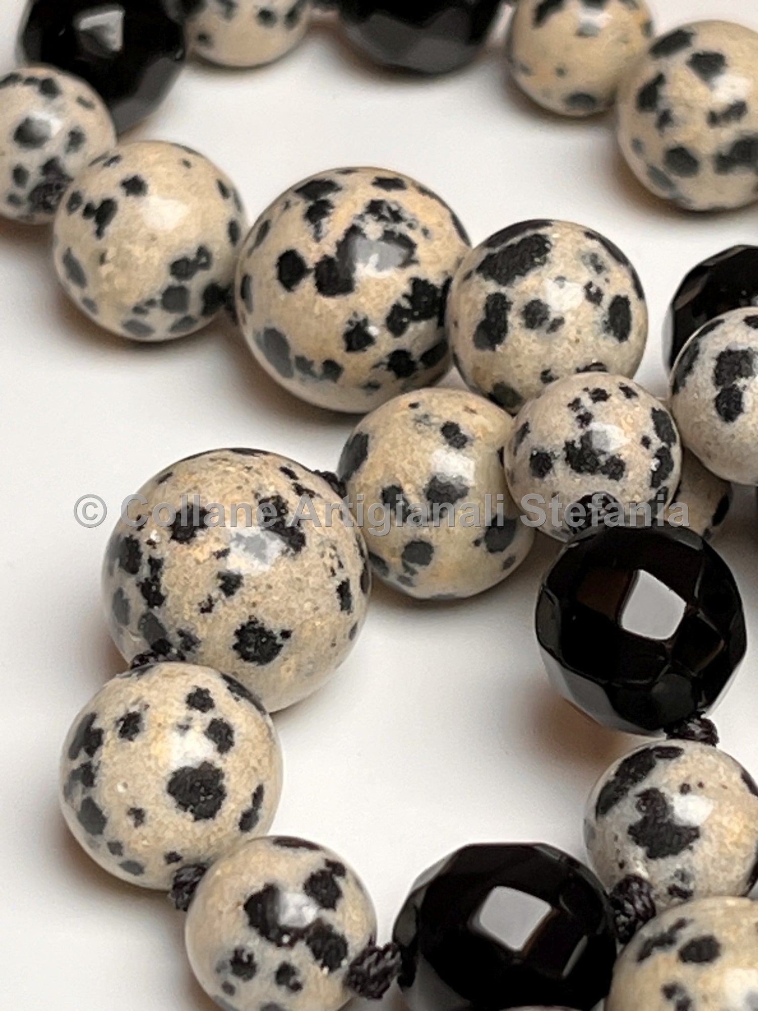 Collana con pietre dure di Diaspro Dalmata.