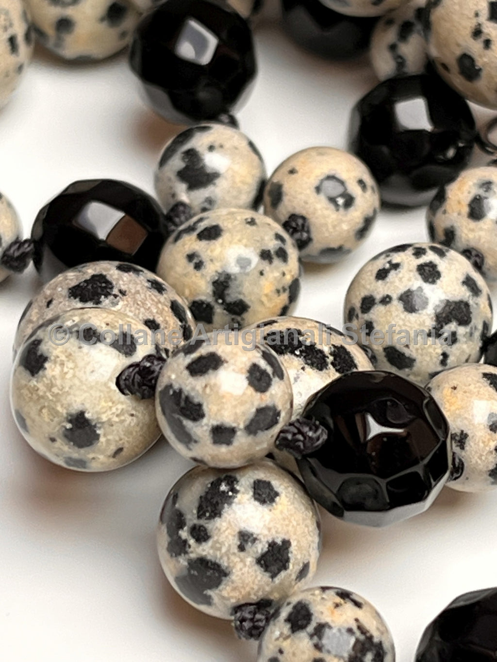 Collana con pietre dure di Diaspro Dalmata.