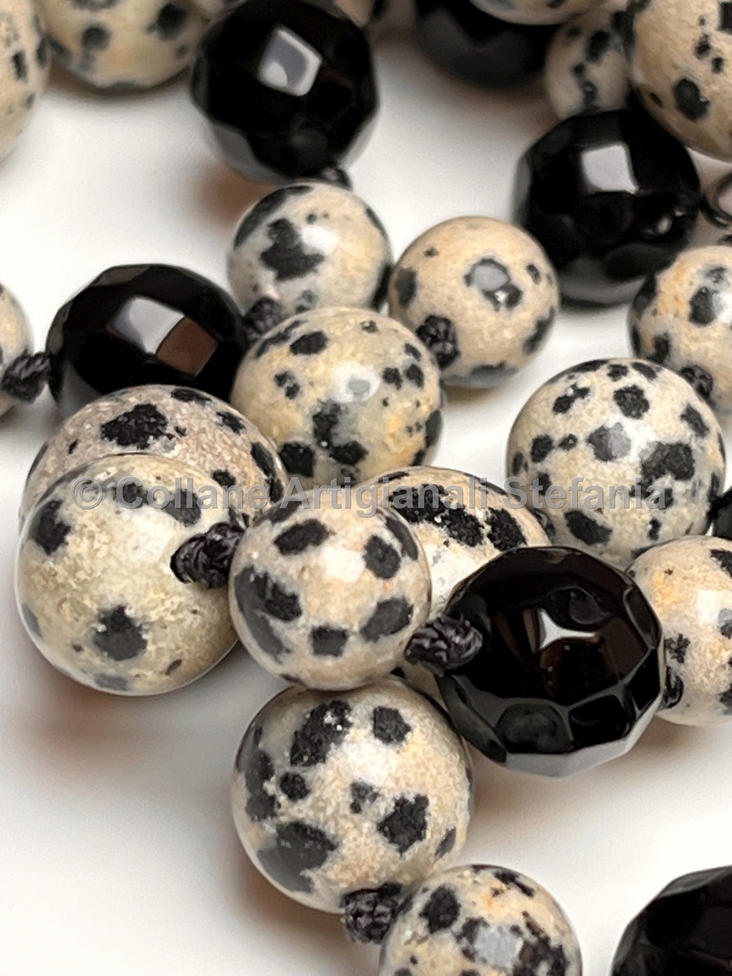 Collana con pietre dure di Diaspro Dalmata.