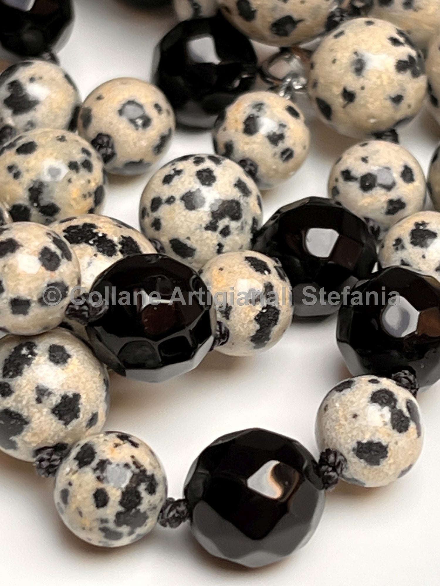 Collana con pietre dure di Diaspro Dalmata.