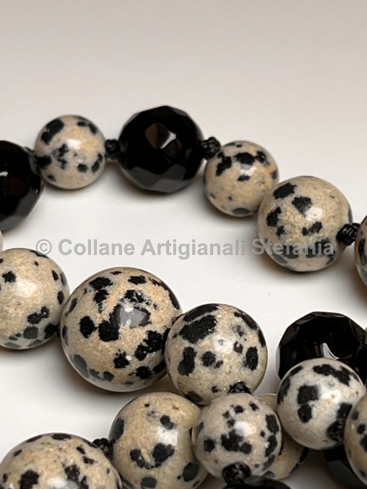Collana con pietre dure di Diaspro Dalmata.