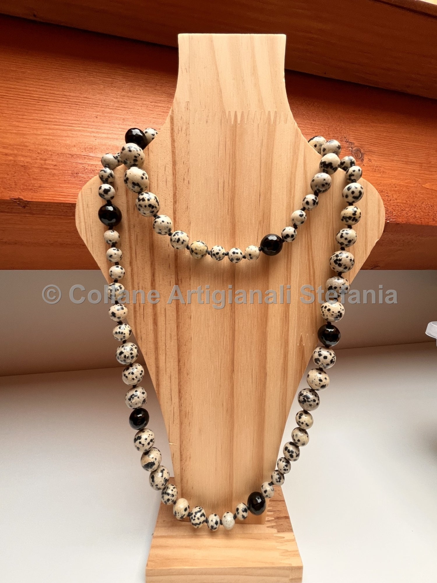 Collana con pietre dure di Diaspro Dalmata.