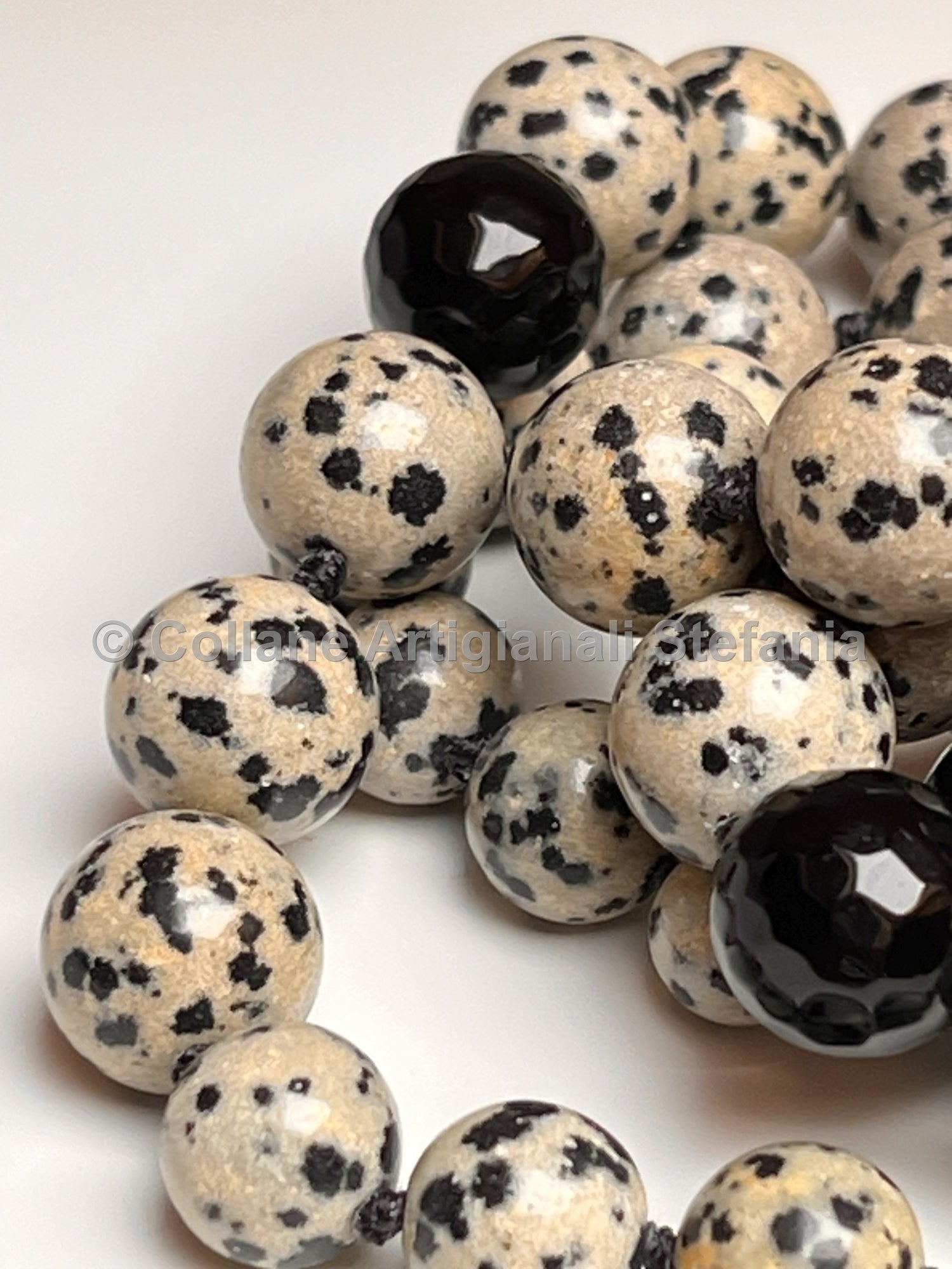 Collana con pietre dure di Diaspro Dalmata.