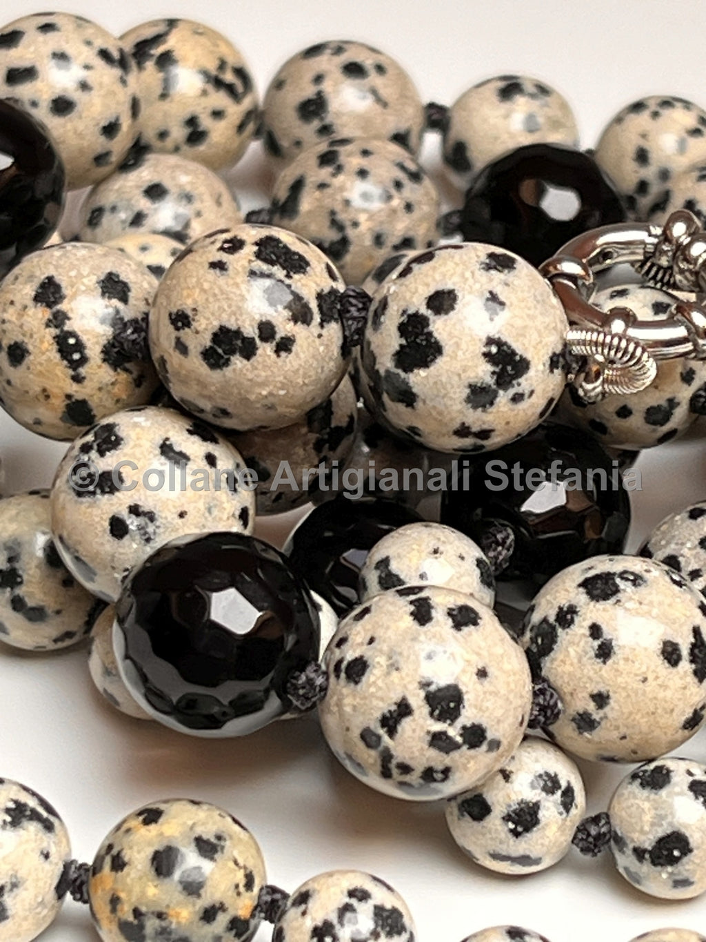 Collana con pietre dure di Diaspro Dalmata.