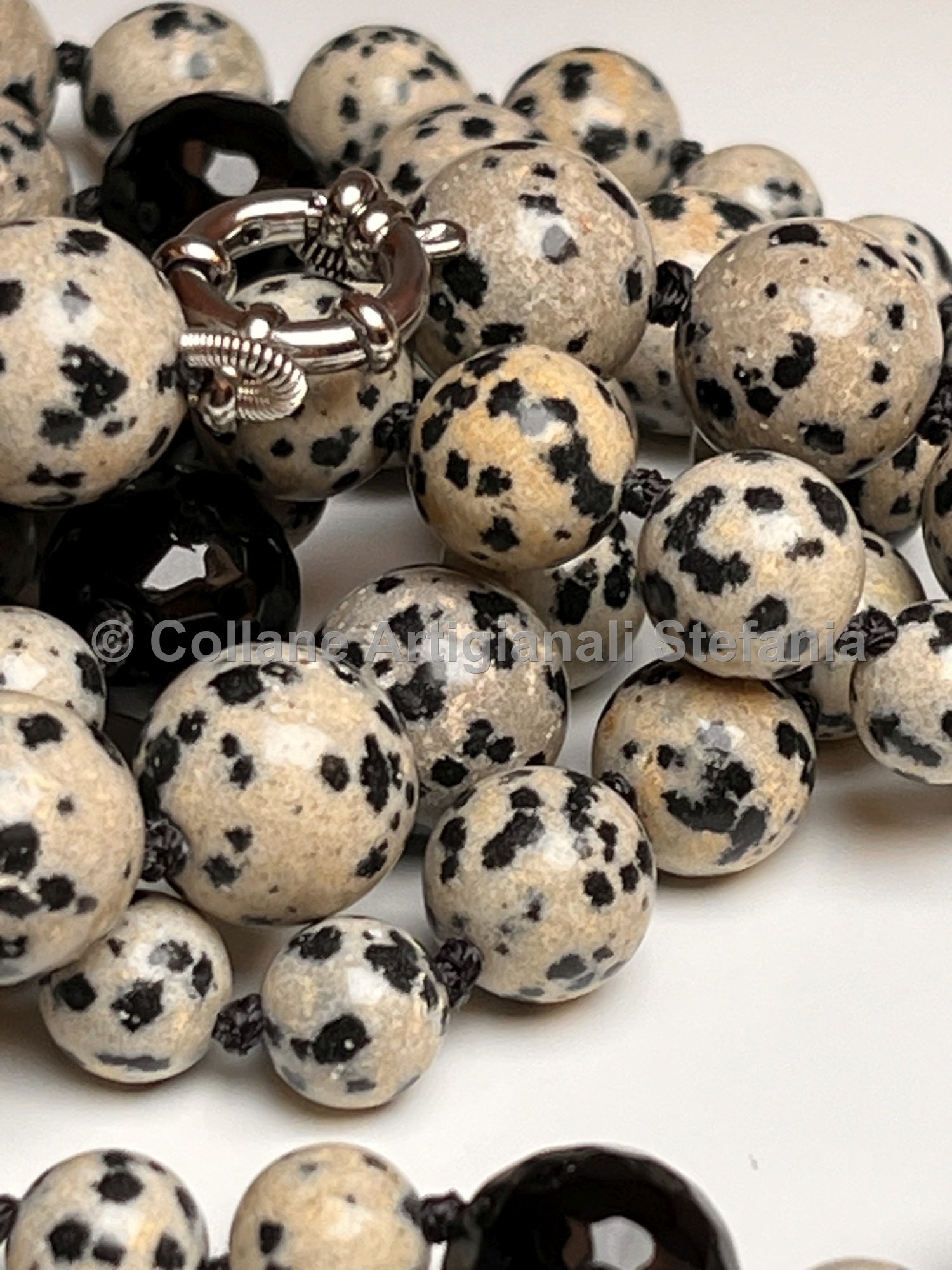 Collana con pietre dure di Diaspro Dalmata.