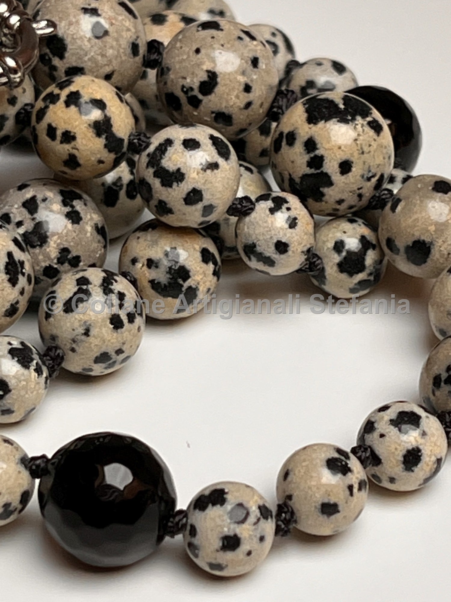 Collana con pietre dure di Diaspro Dalmata.