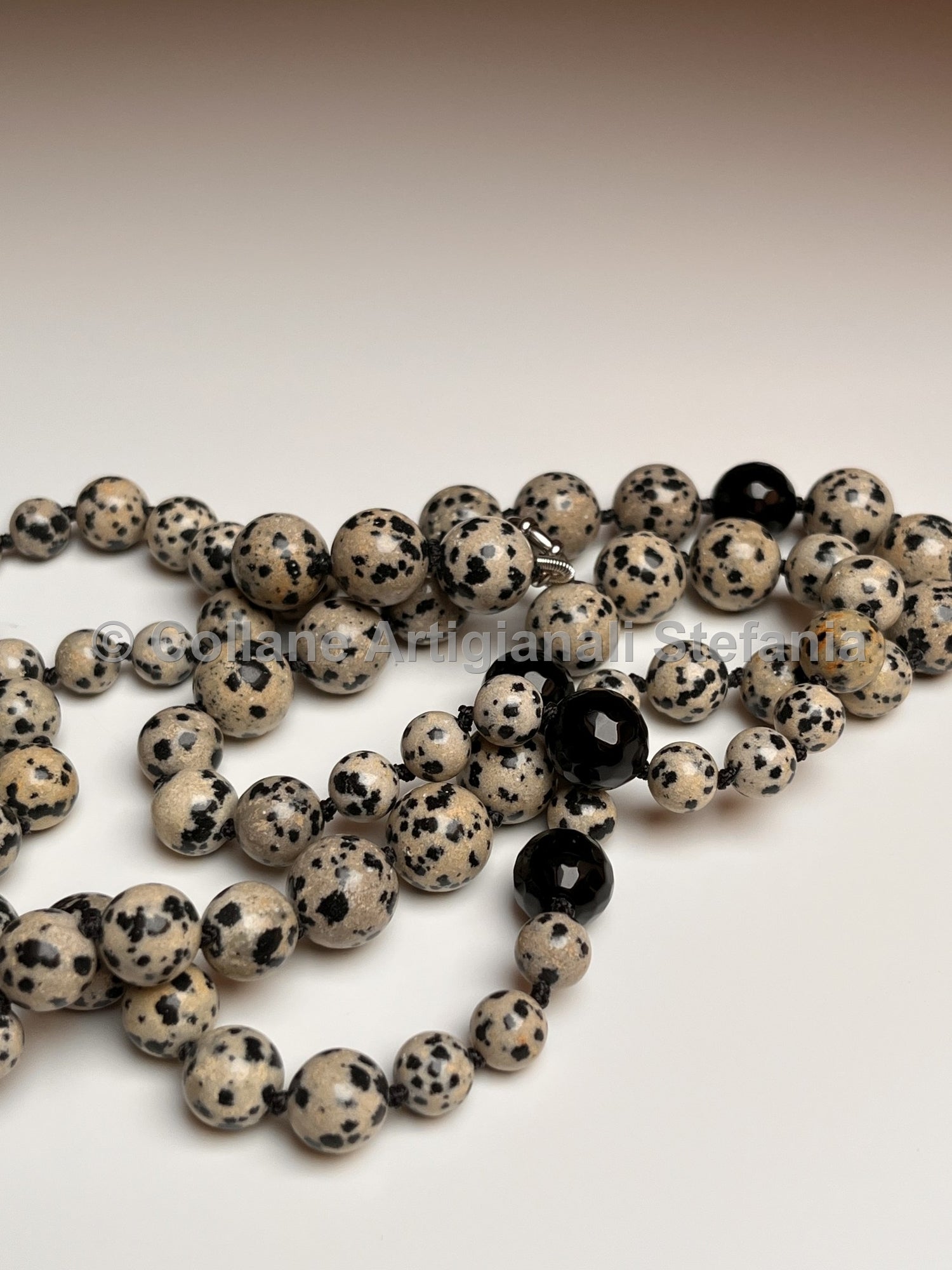 Collana con pietre dure di Diaspro Dalmata.