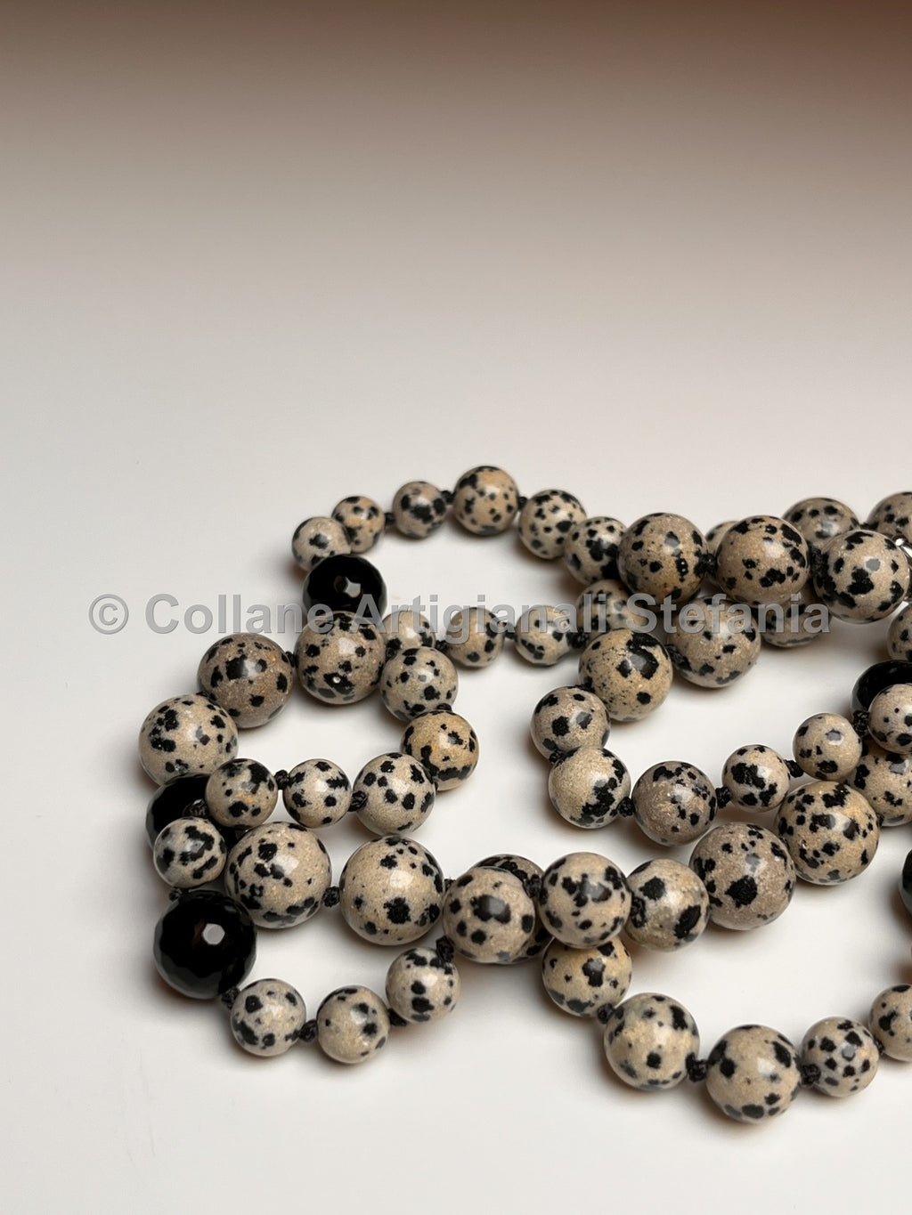 Collana con pietre dure di Diaspro Dalmata.
