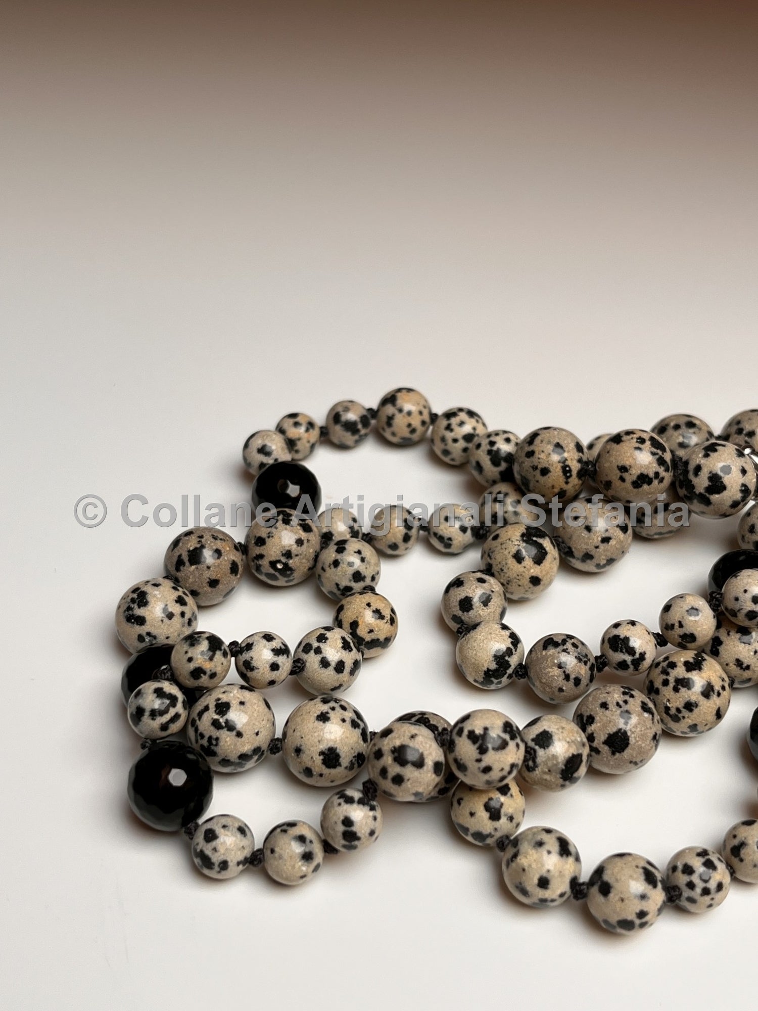 Collana con pietre dure di Diaspro Dalmata.