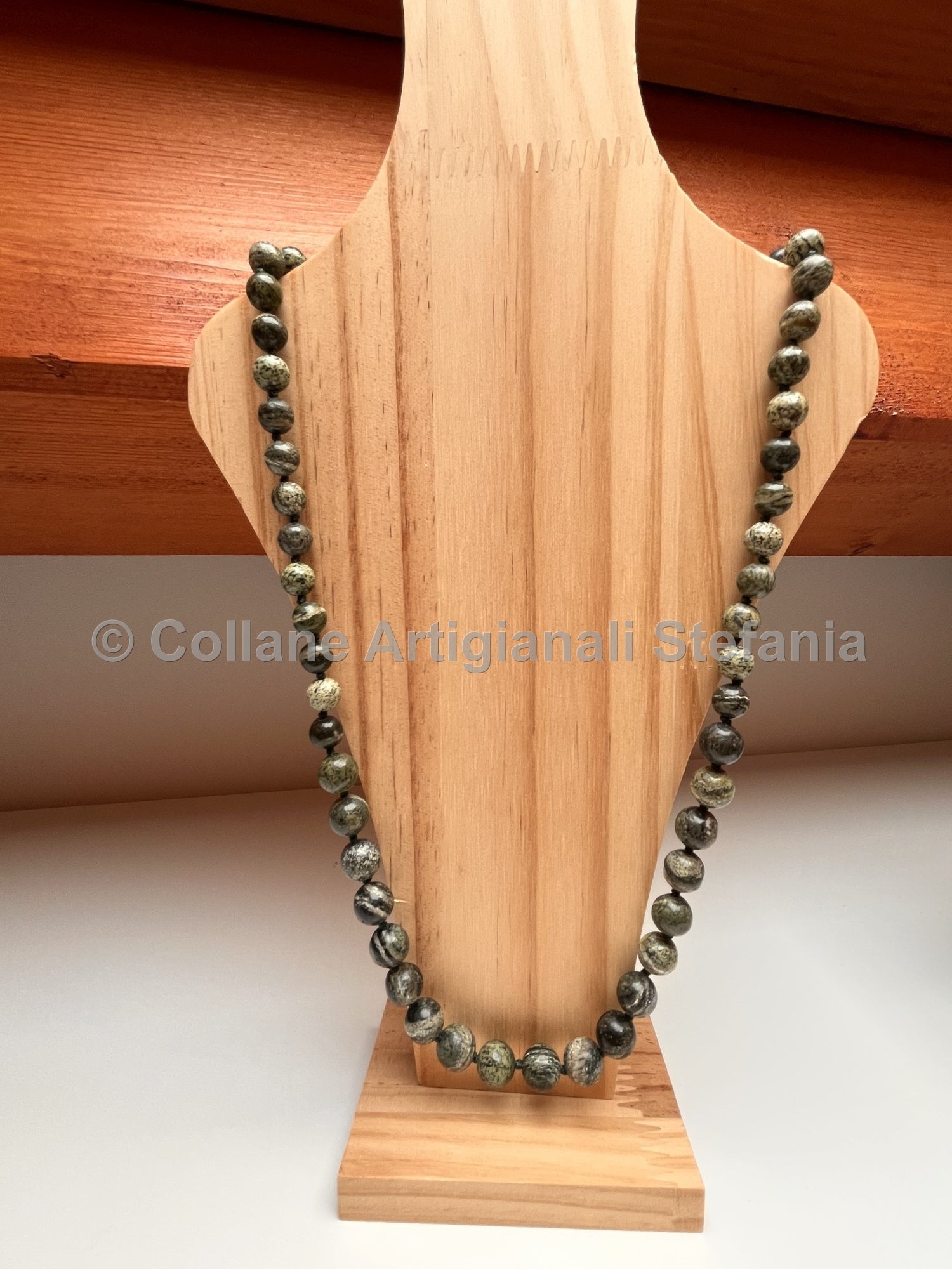 Collana con pietre dure di Diaspro Zebra verde.