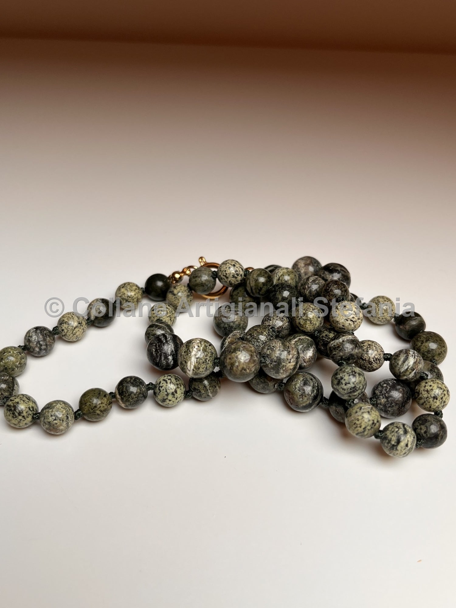Collana con pietre dure di Diaspro Zebra verde.