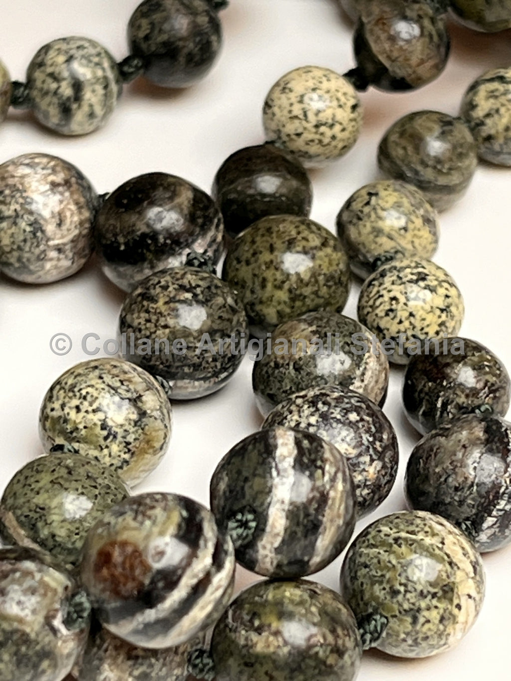 Collana con pietre dure di Diaspro Zebra verde.