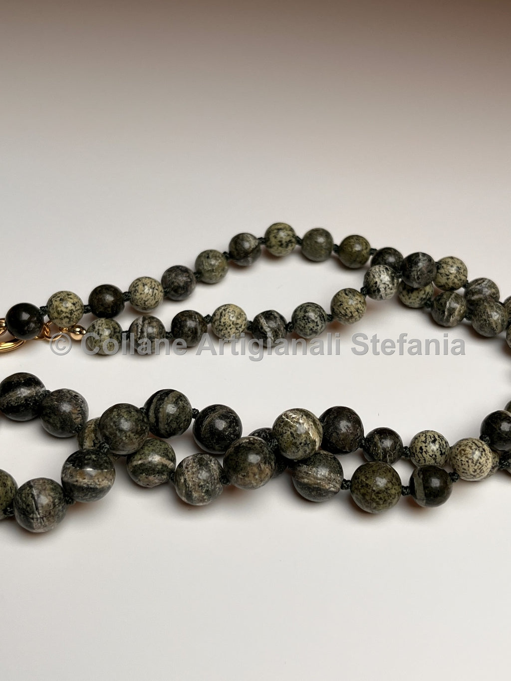 Collana con pietre dure di Diaspro Zebra verde.