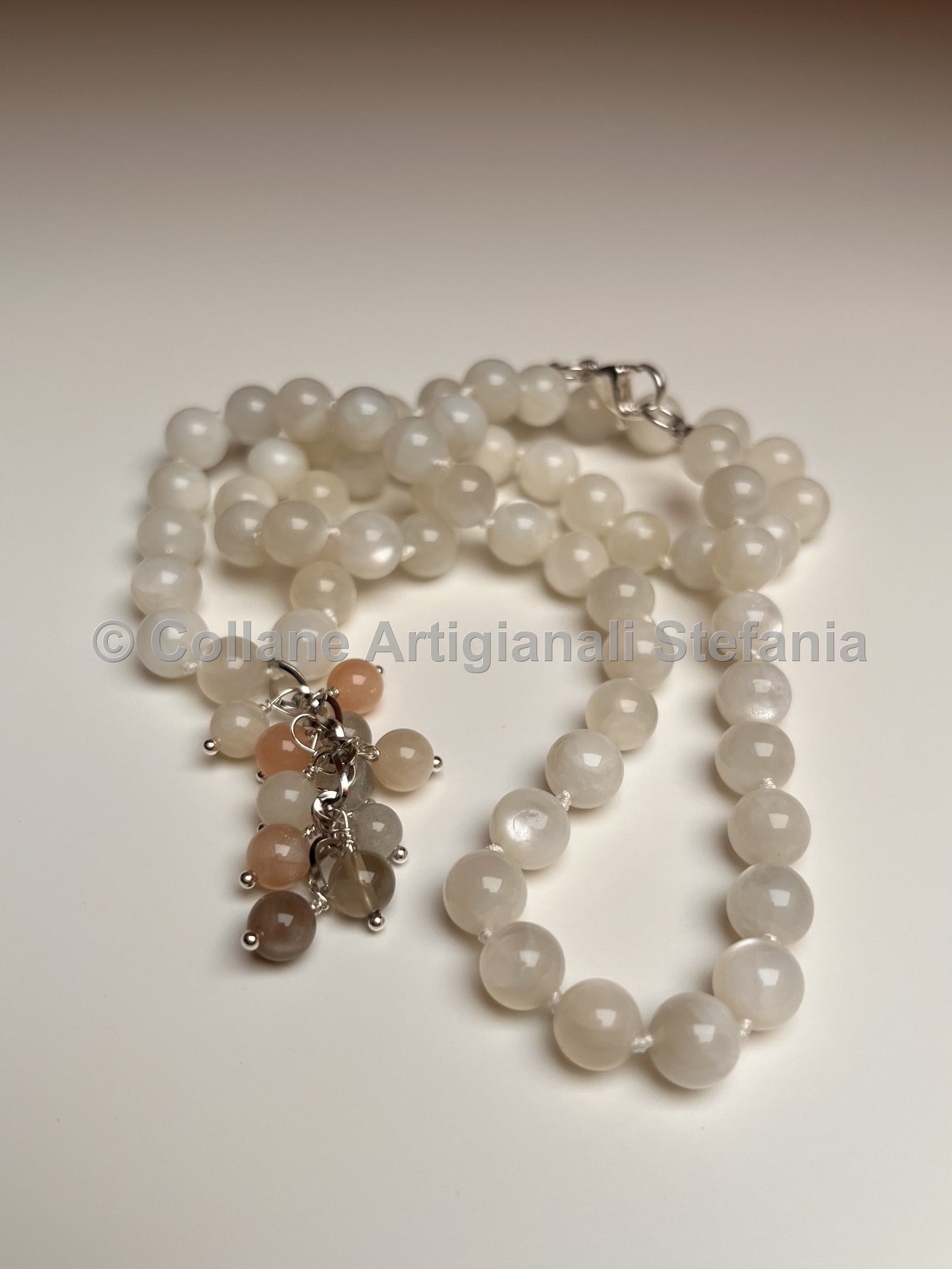 Collana con pietre dure di ottima qualità di Pietra di Luna