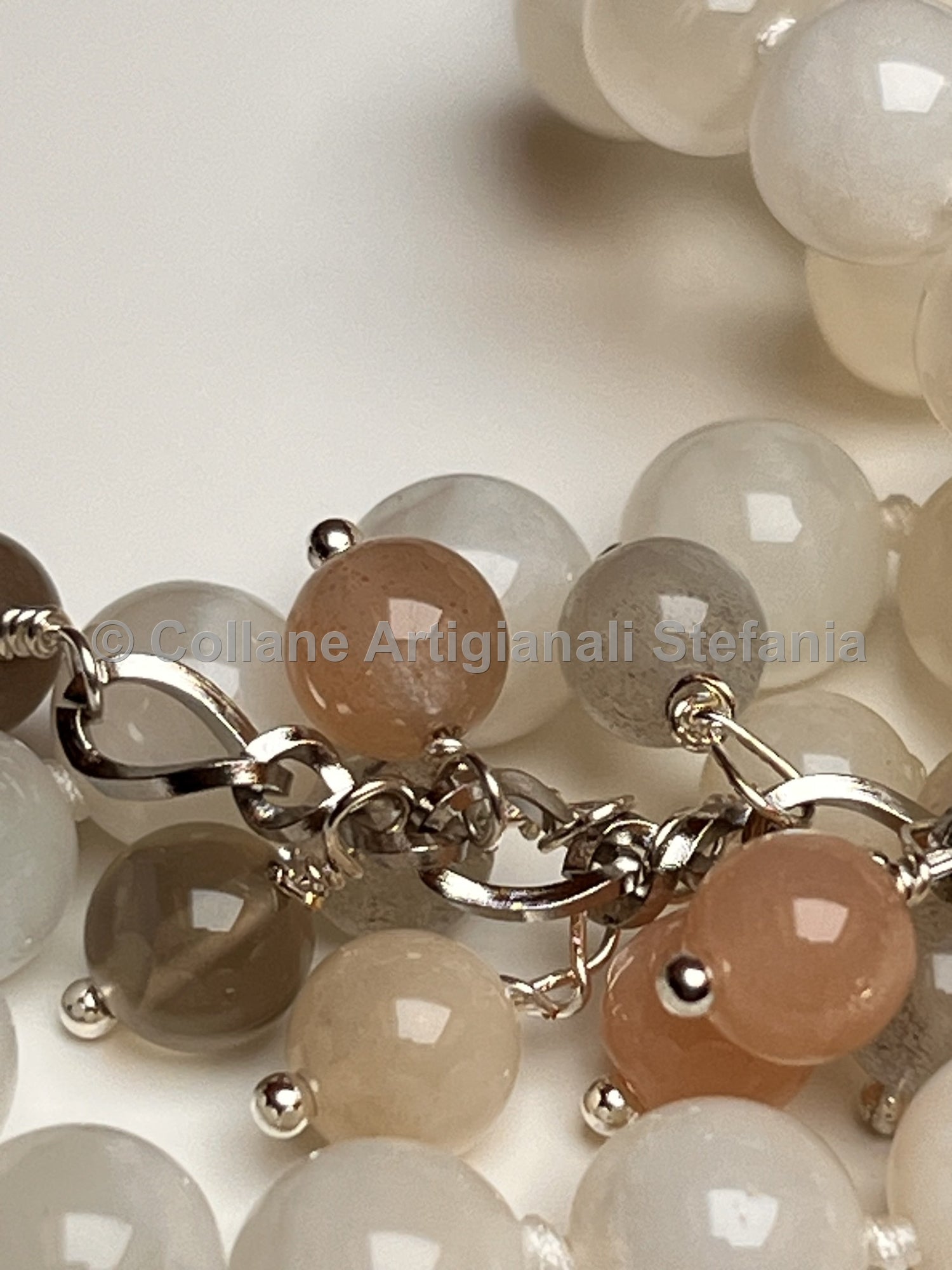 Collana con pietre dure di ottima qualità di Pietra di Luna