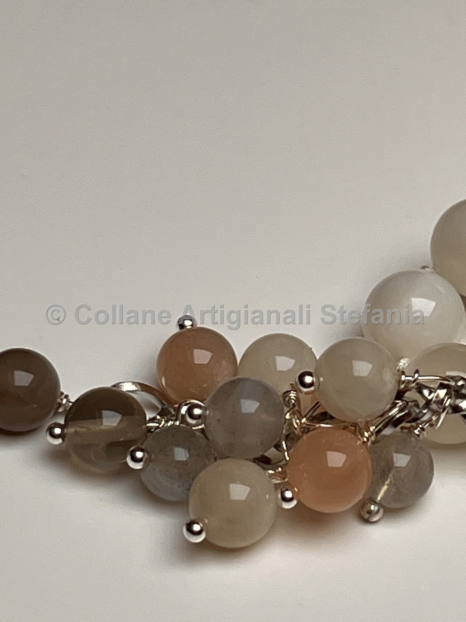 Collana con pietre dure di ottima qualità di Pietra di Luna
